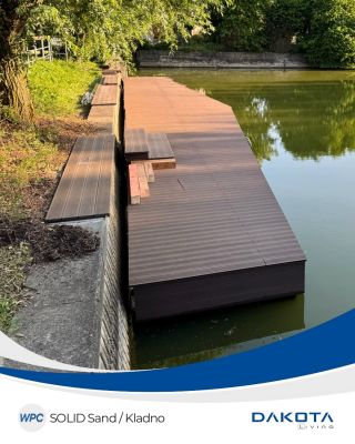 🌿 Terasa u rybníka z WPC SOLID Sand – přírodní klid v moderním stylu 🏞️✨ Tentokrát jsme se pustili do realizace v opravdu...
