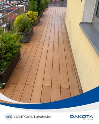 🌞 Balkónová terasa z WPC LIGHT Gold v Luhačovicích – elegance s nádechem slunce ✨🏡 Další projekt je úspěšně dokončen!...